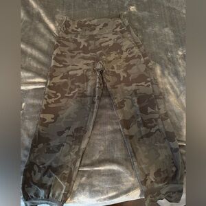 EUC Lululemon Align Joggers Green Camo.  Women’s sz 4, capri length.
